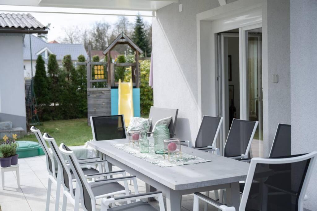 Schoenes Ferienhaus Mit Garten Pörtschach am Wörthersee Exteriör bild